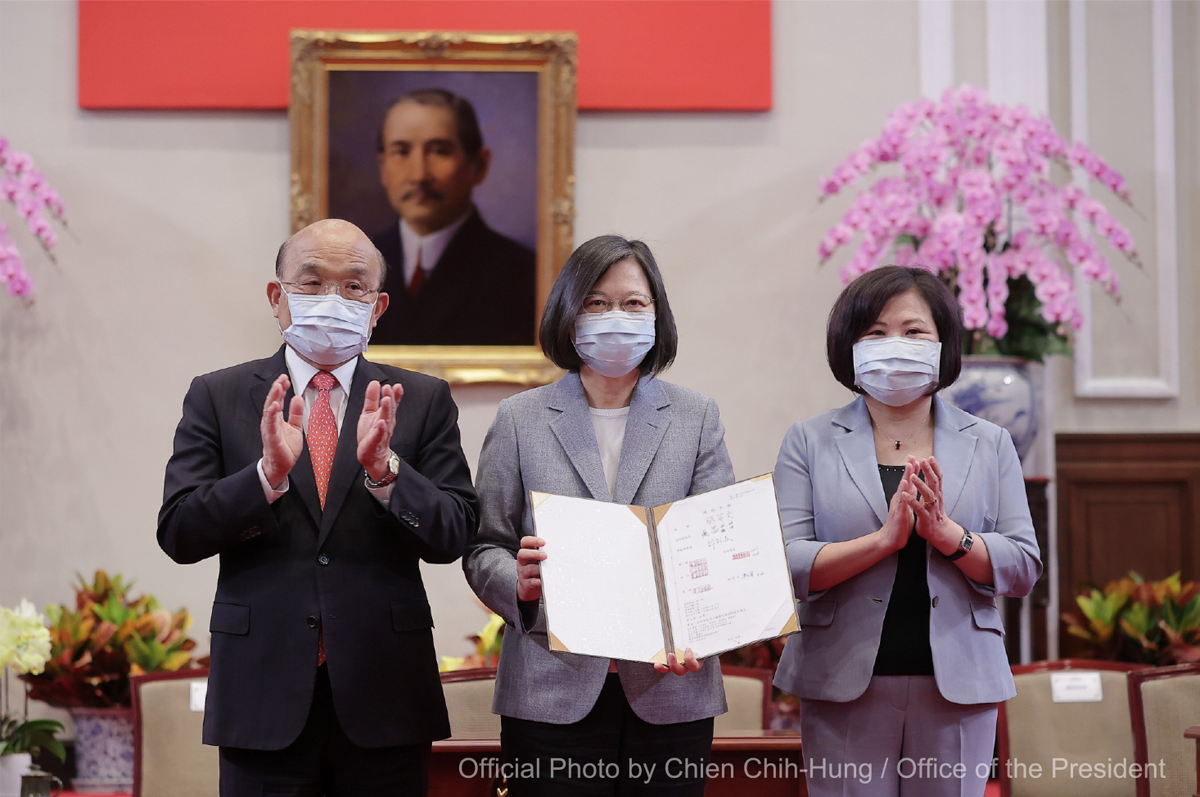 President Tsai Announces the " Labor Occupational Accident Insurance and Protection Act " 